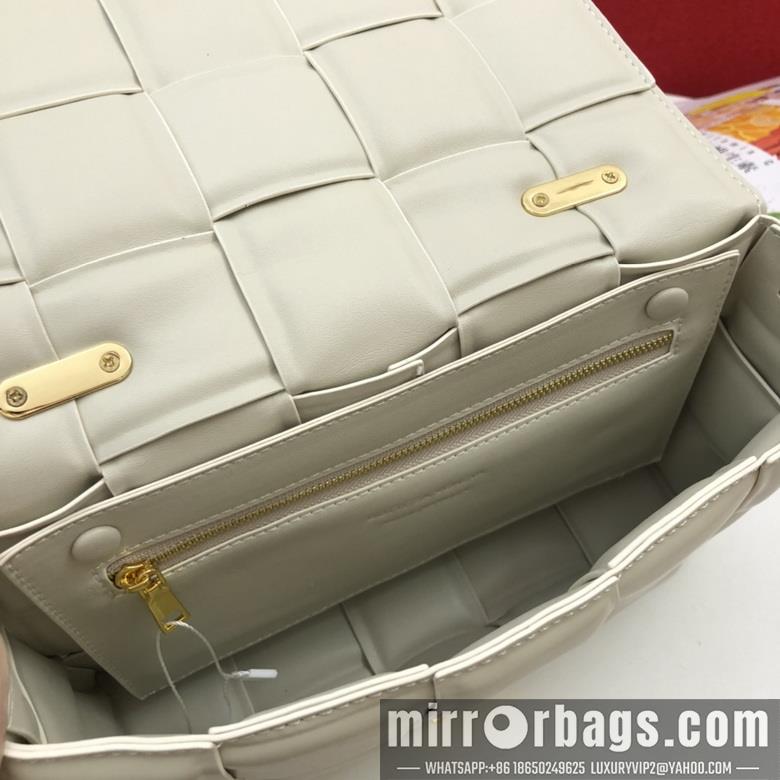 Bottega Veneta Replica Bags padded cassette 9942 26cm JY 4