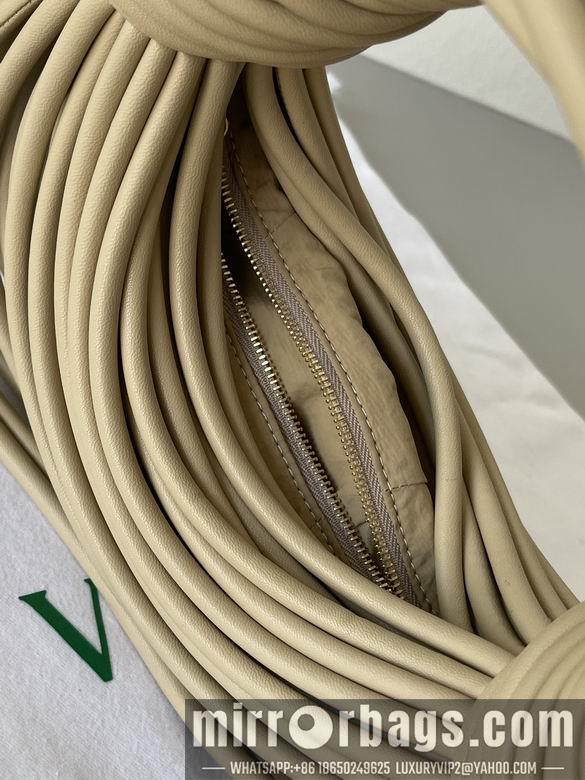 Bottega Veneta Replica Bags 680934  22x15.5x6.5 cm  BG