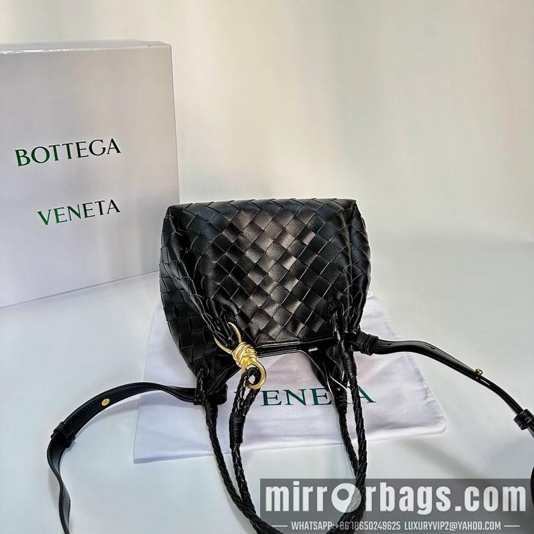 Bottega Veneta Replica Bags Parachute 211 16.5X21X17cm XMY 1