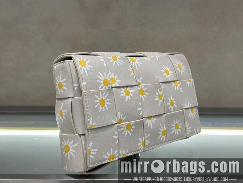 Bottega Veneta Replica Bags Cassette 9943 23X15X5cm JY 2colour