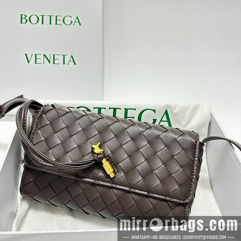 Bottega Veneta Replica Bags Andiamo 6335 13.5X21.5X4.5cm XMY 4