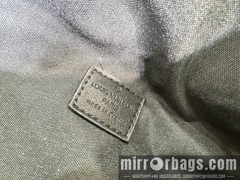 1:1 Louis Vuitton Bags Discovery Bumbag M40161 37x30x6 cm cs