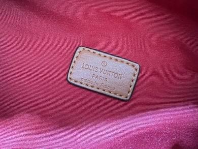 1:1 Louis Vuitton Bags SS43644 37X14X13