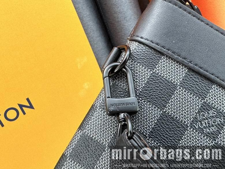 1:1 Louis Vuitton Bags M81848 M81569 M82079 30X21.5X1cm XM