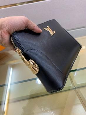 1:1 Louis Vuitton Bags 718 27X5X17cm XM