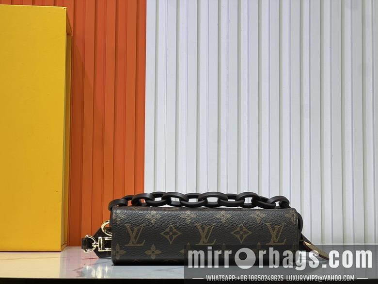 1:1 Louis Vuitton Bags M67692 19x14x5cm ss