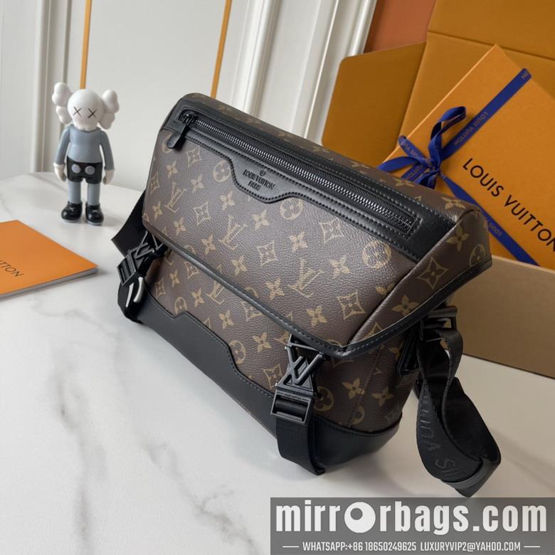 1:1 Louis Vuitton Bags Voyager M12517 33x22.5x11cm ss1