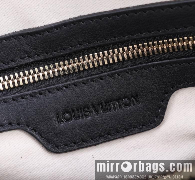 1:1 Louis Vuitton Bags 8302-4 28X18X3.5cm WP-1