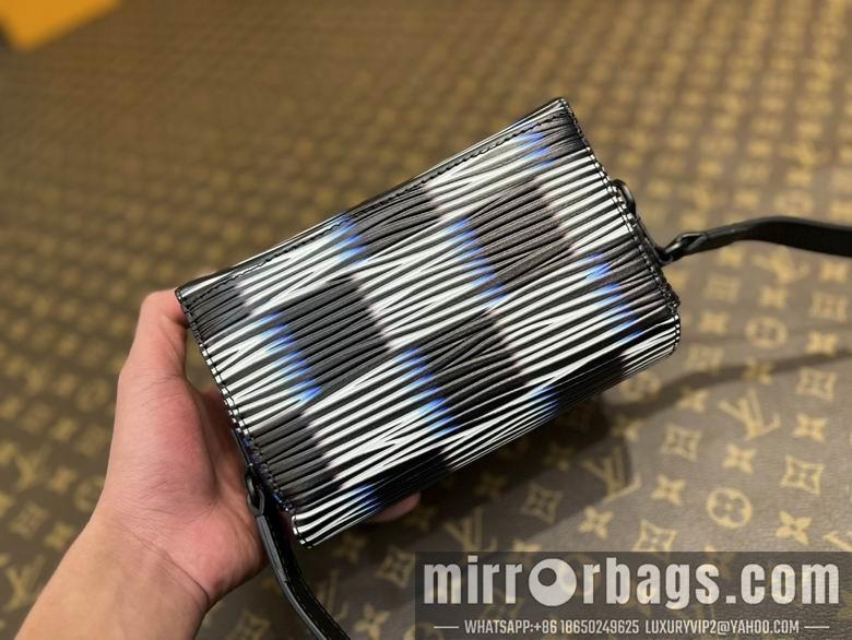 1:1 Louis Vuitton Bags M82819 18X11X6.5cm XM