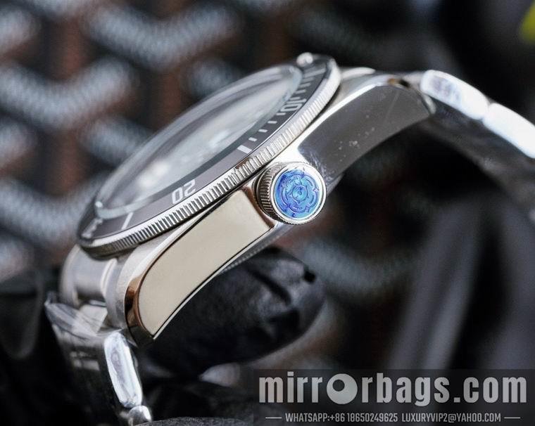 Replica Tudor men 42mm M05