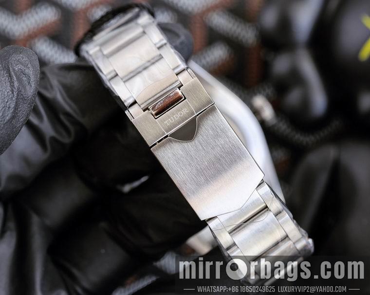 Replica Tudor men 41mm M04