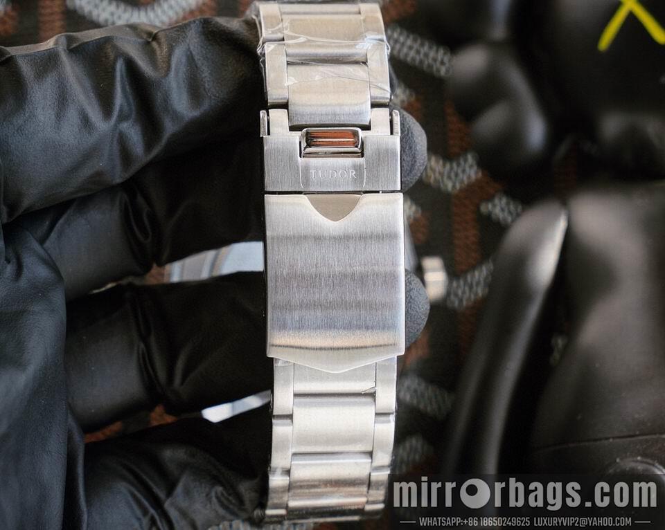 Replica Tudor watch 111003