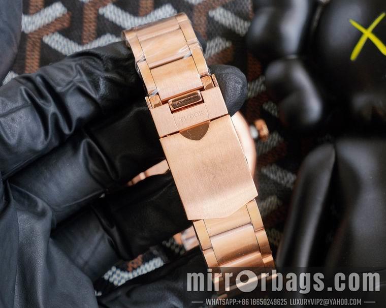 Replica Tudor 42mm men M02
