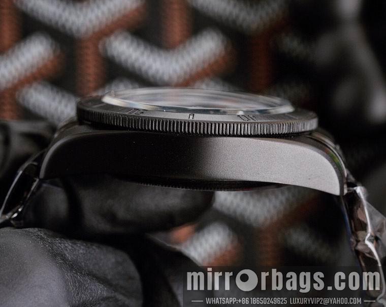 Replica Tudor men 42mm M05