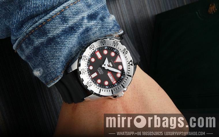 Replica Seiko men 43mm M03