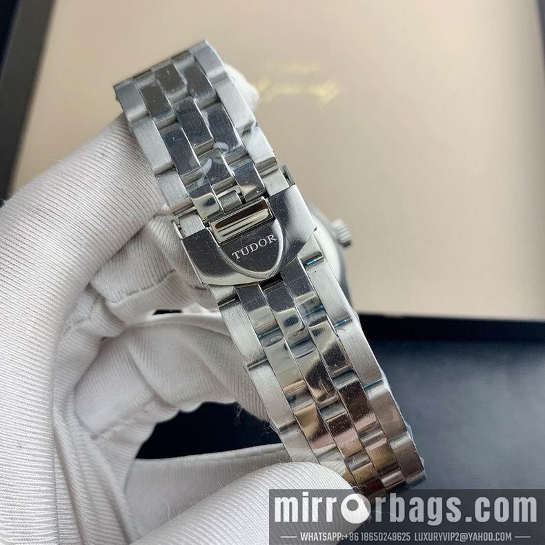 Replica Tudor watch M32