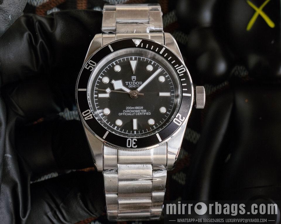Replica Tudor watch 111003