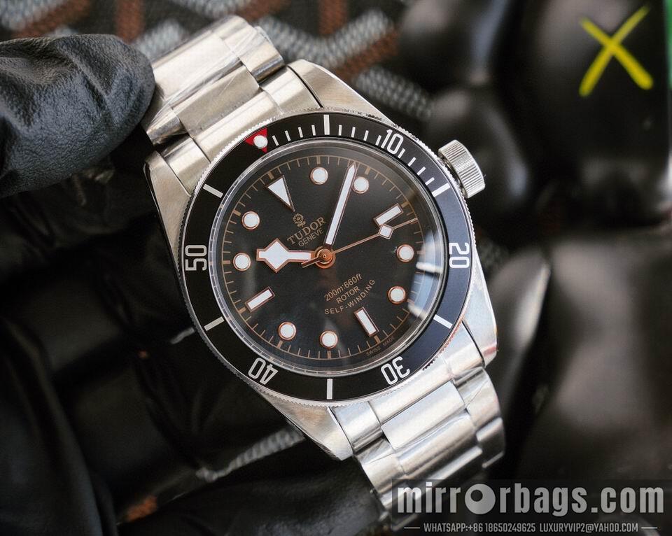 Replica Tudor watch 111003