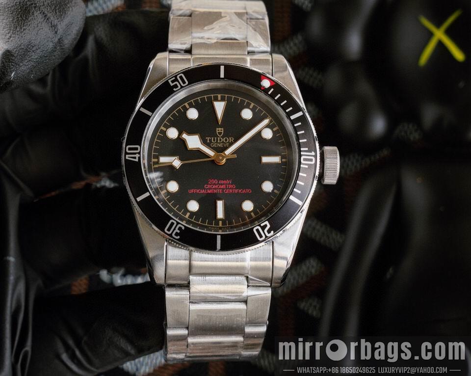 Replica Tudor watch 111003