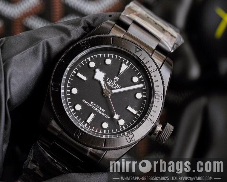 Replica Tudor men 42mm M05