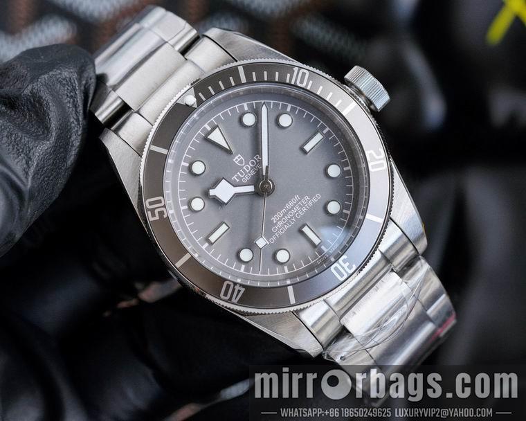 Replica Tudor men 42mm M05
