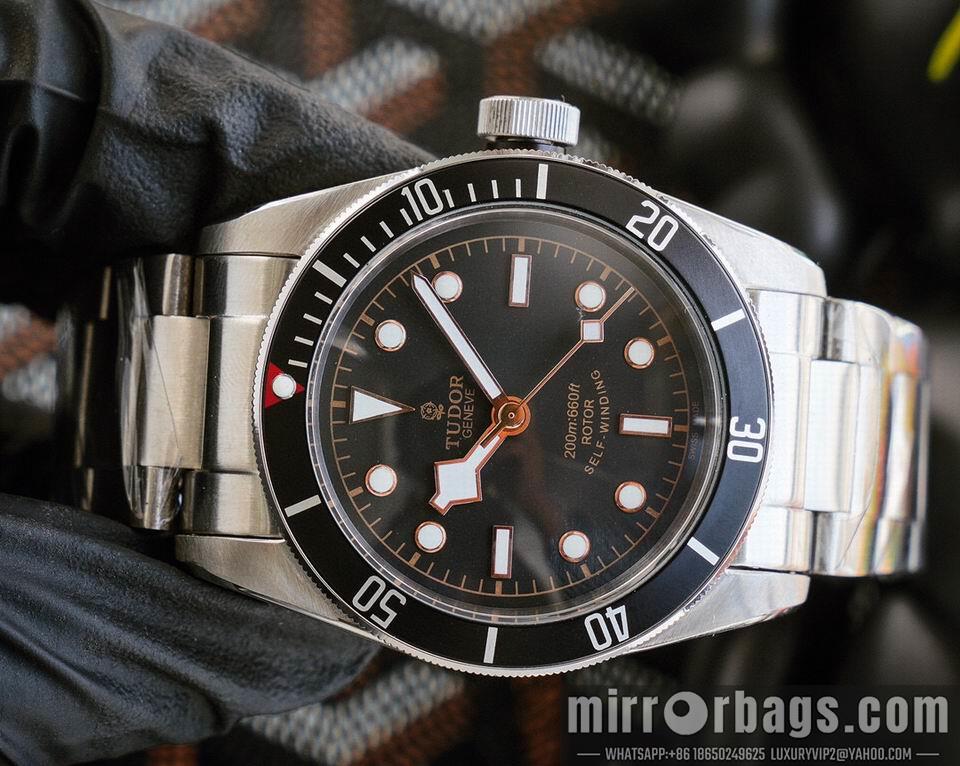 Replica Tudor watch 111003