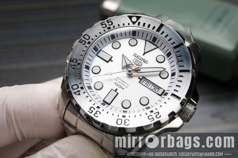 Replica Seiko men 43mm M04