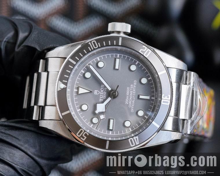 Replica Tudor men 42mm M05