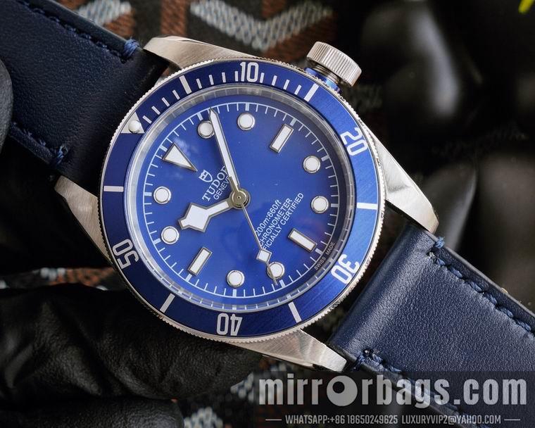 Replica Tudor men 42mm M10