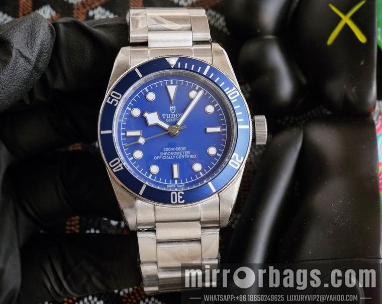 Replica Tudor men 42mm M10