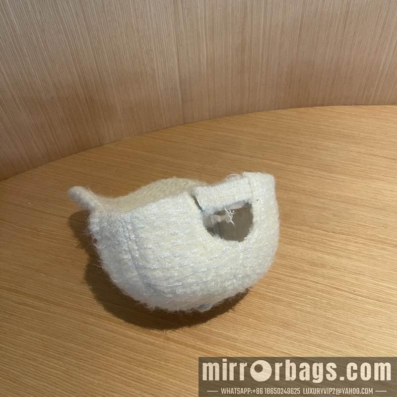 Replica LV cap 121406