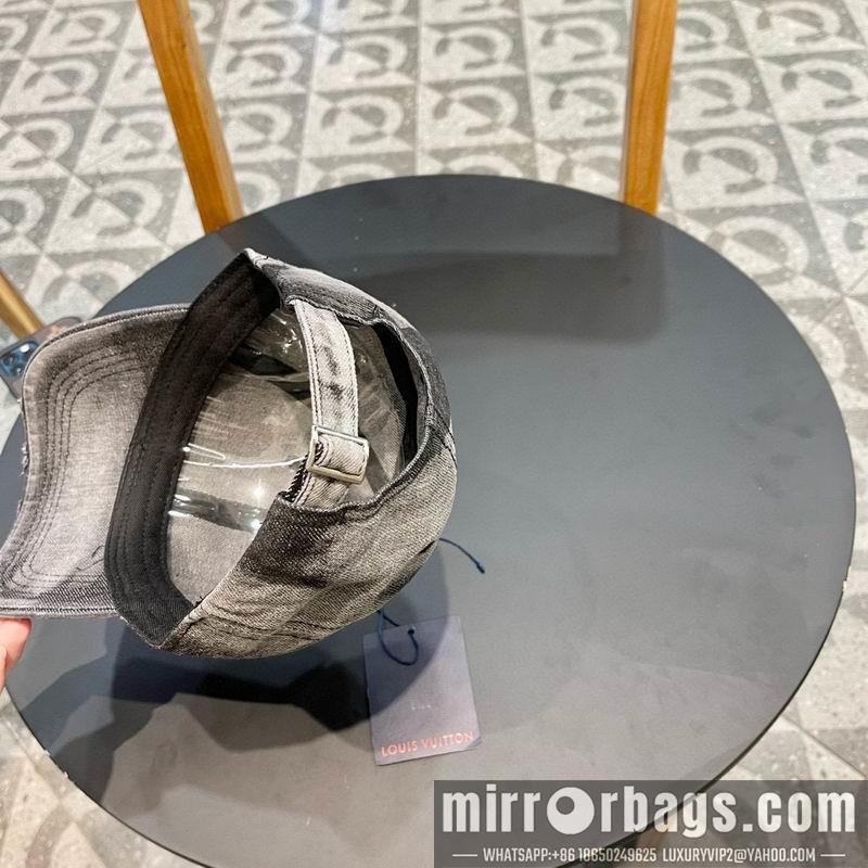 Replica LV cap 042809