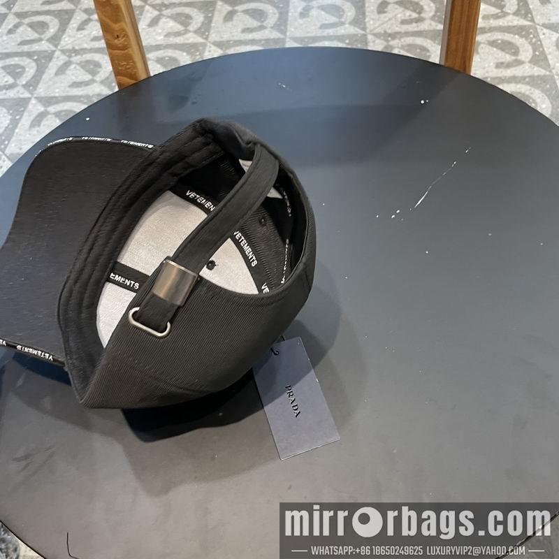 Replica Prada cap 042808