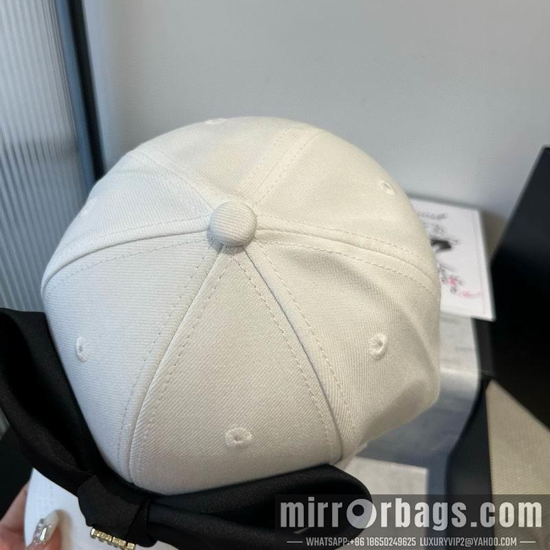 Replica Miumiu cap dx05