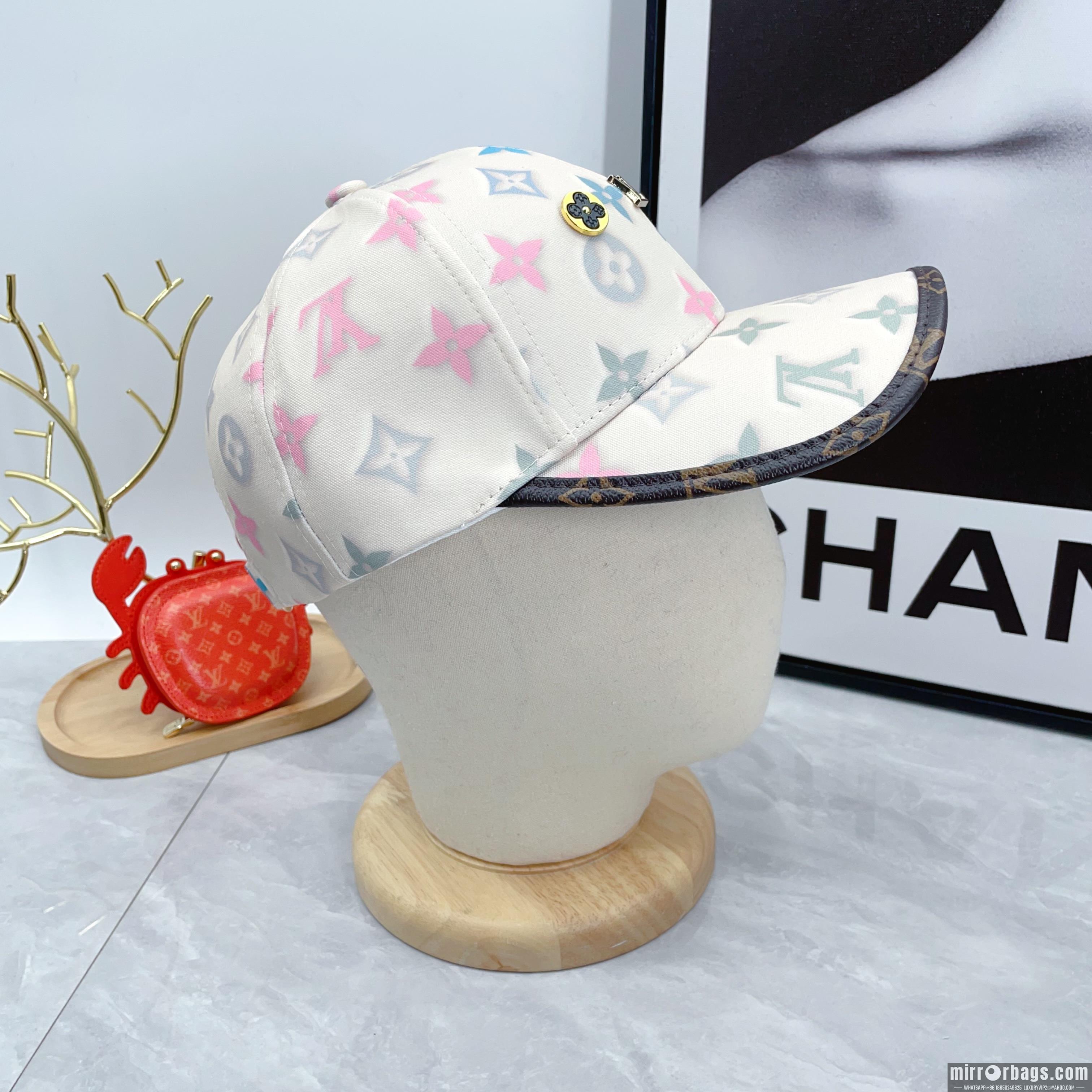 Replica LV cap dx03