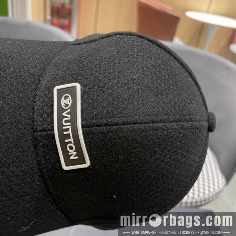 Replica LV cap 010701