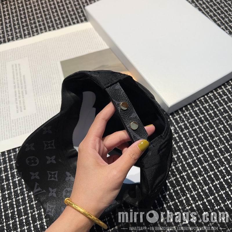 Replica LV cap 042603
