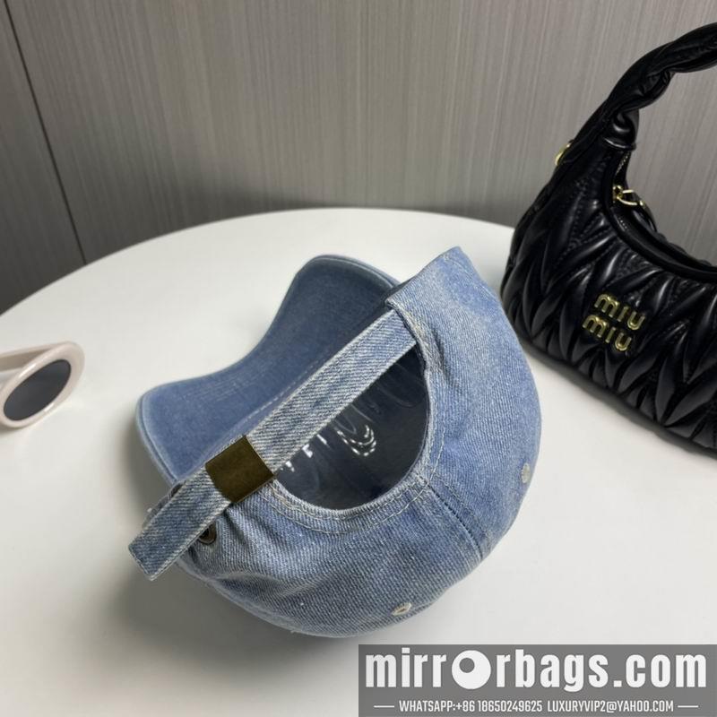 Replica Celine Cap dx40