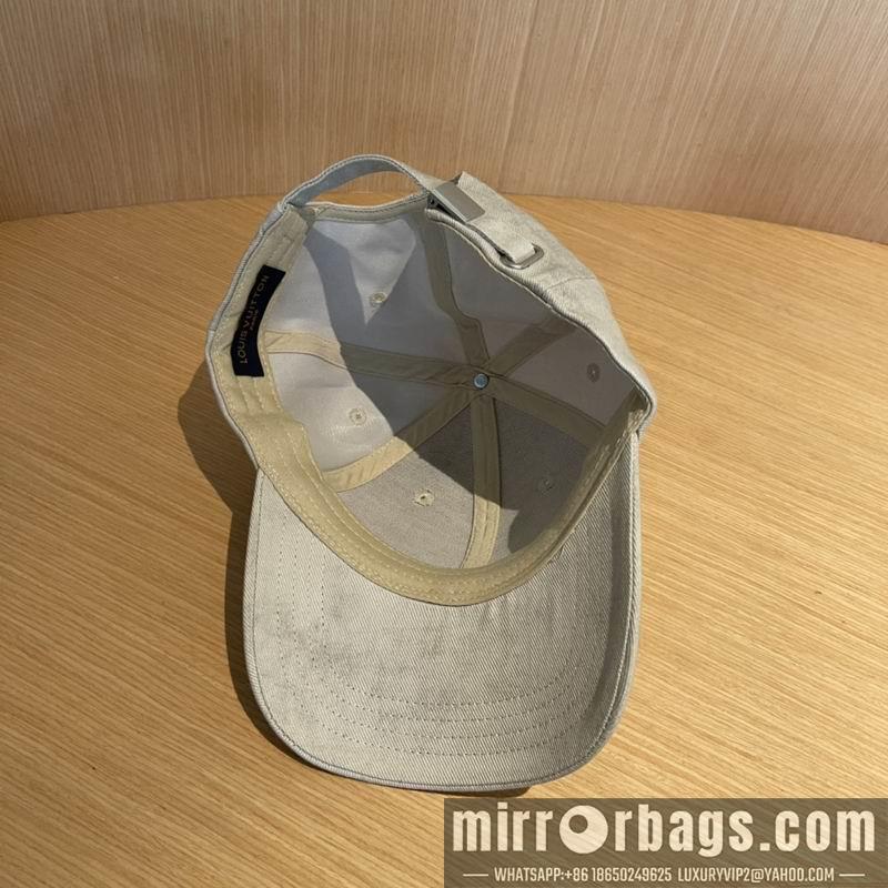Replica LV cap 121405