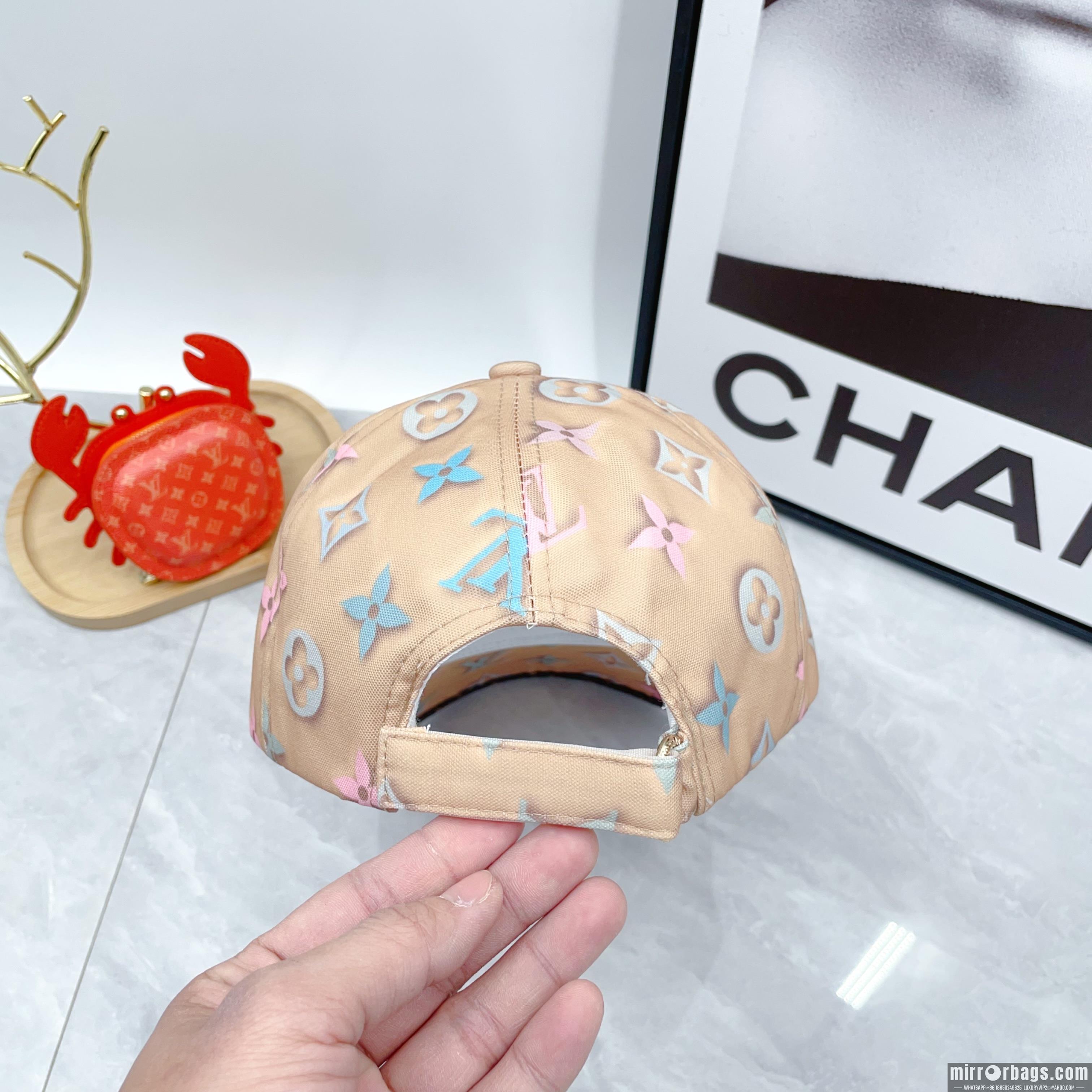 Replica LV cap dx03