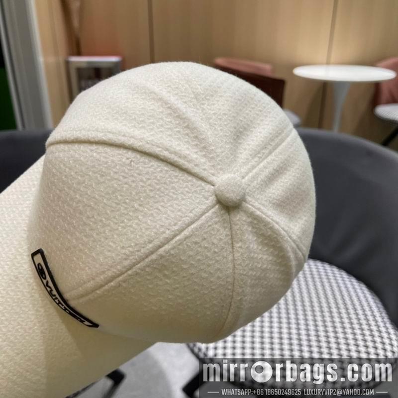 Replica LV cap 010701