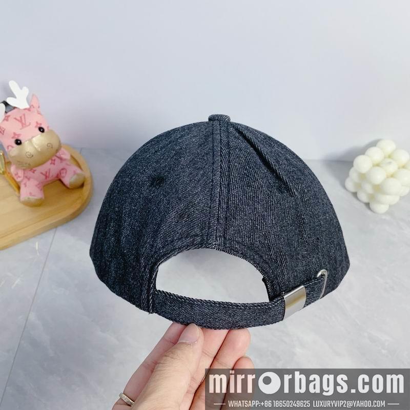 Replica Miumiu cap dx38