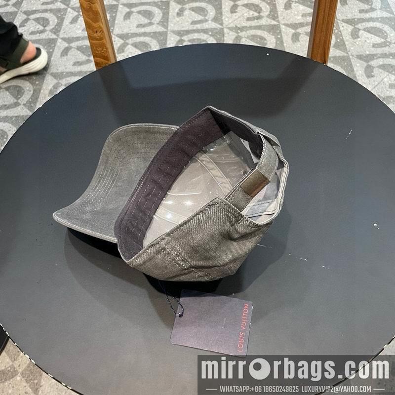 Replica LV cap 020803