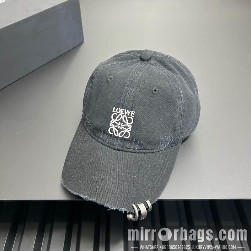 Replica Loewe cap dx41