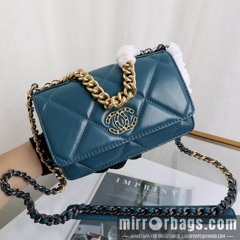 1:1 Replica Chanel Bags 33816 20x14x4.5cm YG 4