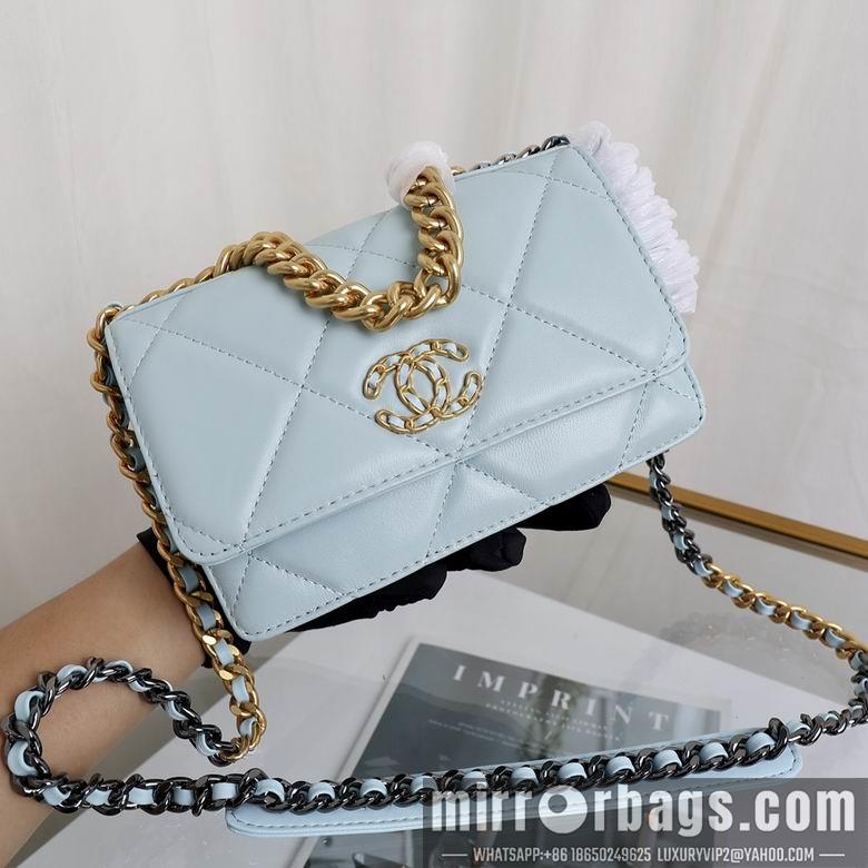 1:1 Replica Chanel Bags 33816 20x14x4.5cm YG 3