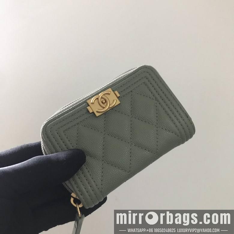 1:1 Replica Chanel Bags 80602 11X7.5cm YG 4