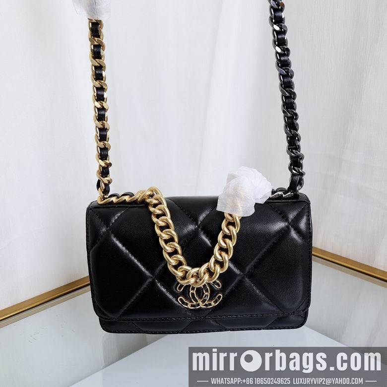 1:1 Replica Chanel Bags 33816 20x14x4.5cm YG 5
