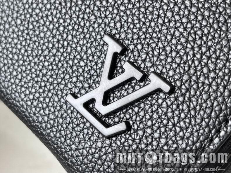 LV Replica Bags Alpha Wearable M59161 18.5x11x6.5cm gf