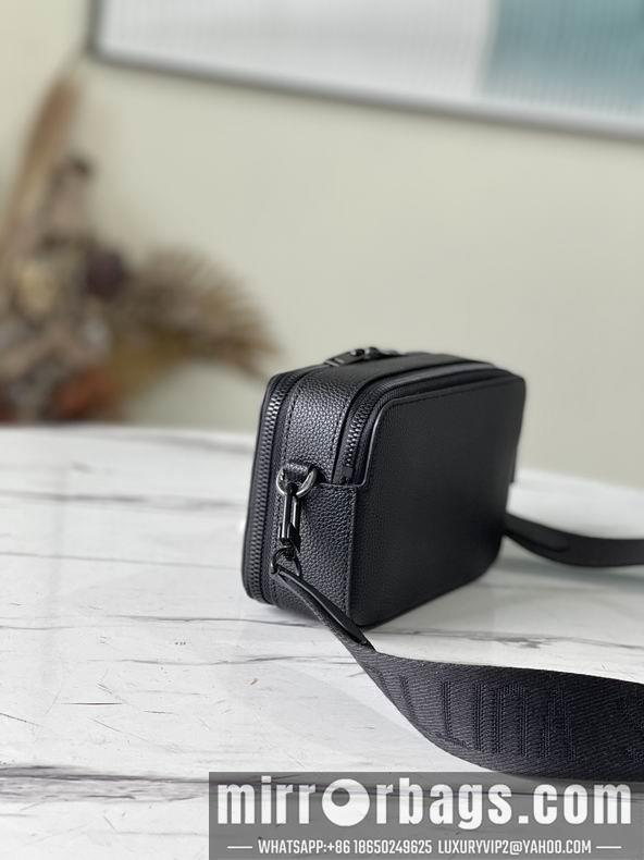 LV Replica Bags Alpha Wearable M59161 18.5x11x6.5cm gf